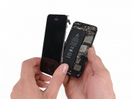 Výměna Displeje a Dotykové Plochy / Apple iPhone SE